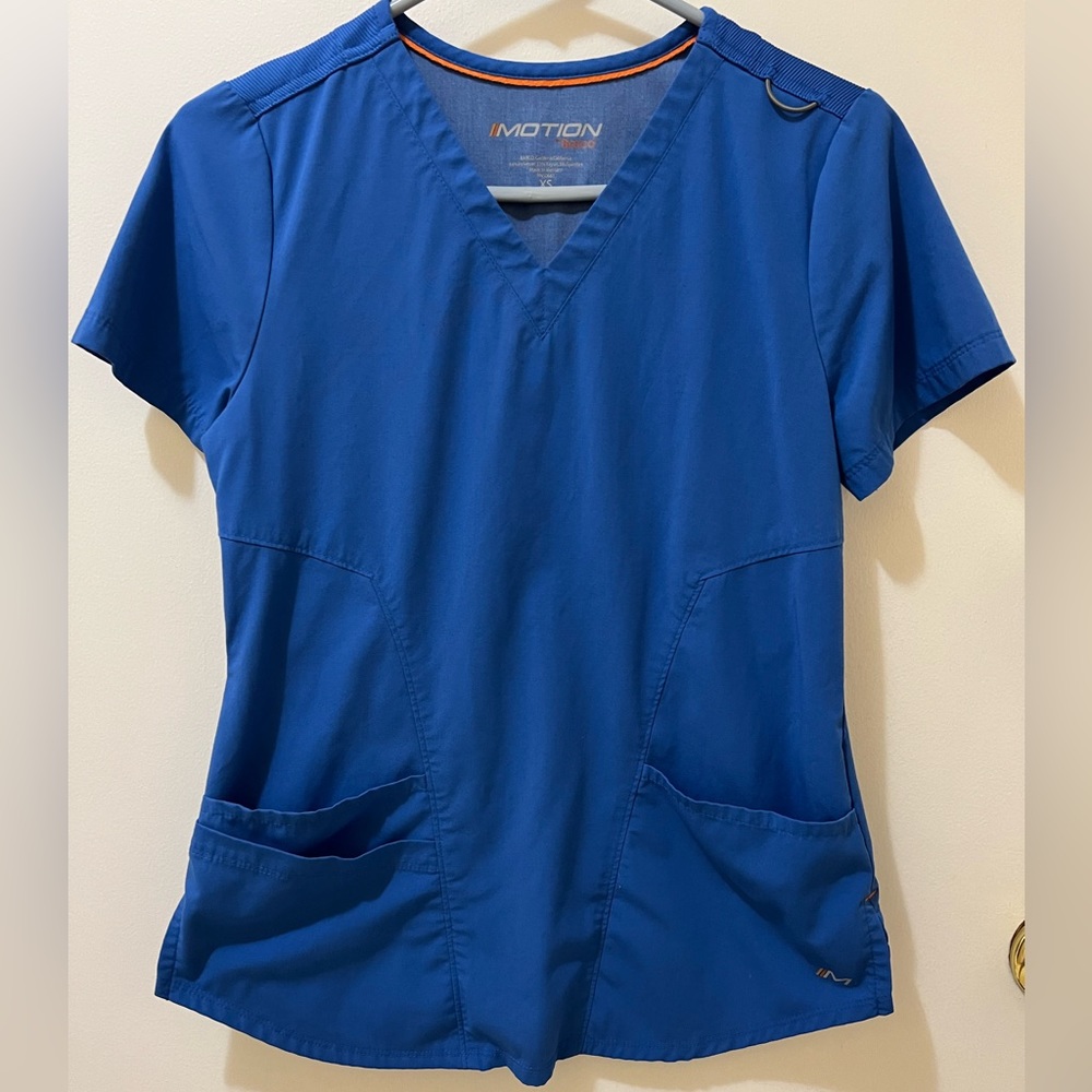 Motion by Barco 3 pocket scrub shirt